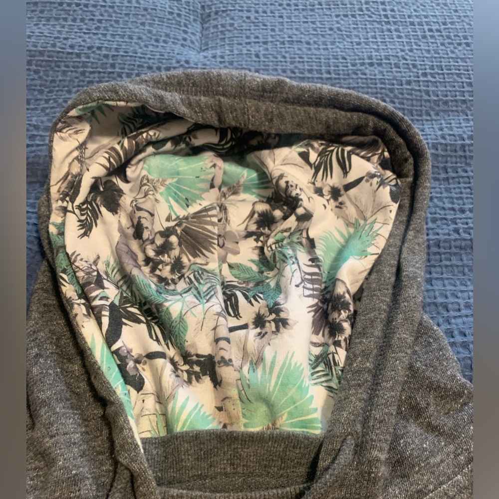 STAR WARS X On the Byas Men’s Sz XL Color Gray Hoodie Floral Stormtrooper - Picture 2 of 4